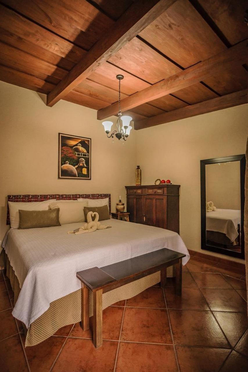 Hotel Mansion Del Rey Antigua Exterior photo
