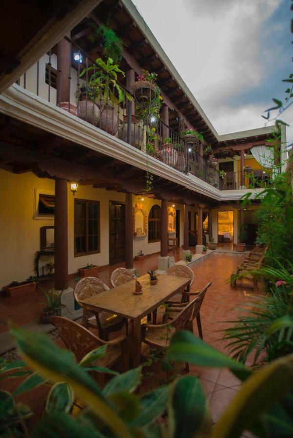 Hotel Mansion Del Rey Antigua Exterior photo